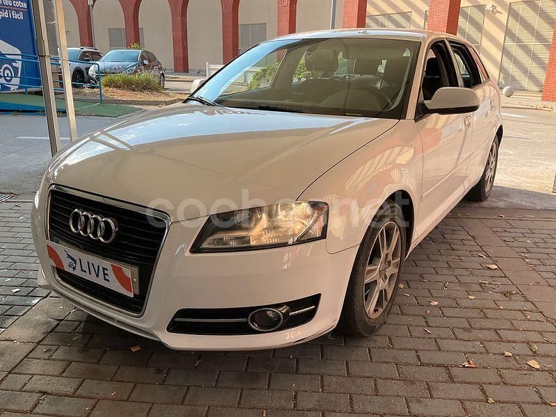 Usado Audi A3 Attraction 105 CV (77 kW) 2011 Blanco Berlina