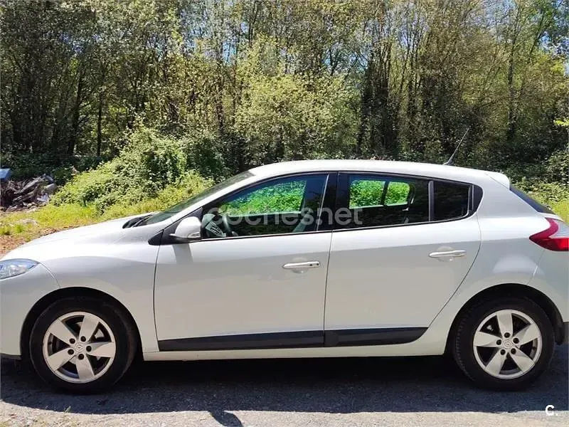 Usado Renault Mégane III Dynamique 110 CV (80 kW) 2011 Blanco Berlina
