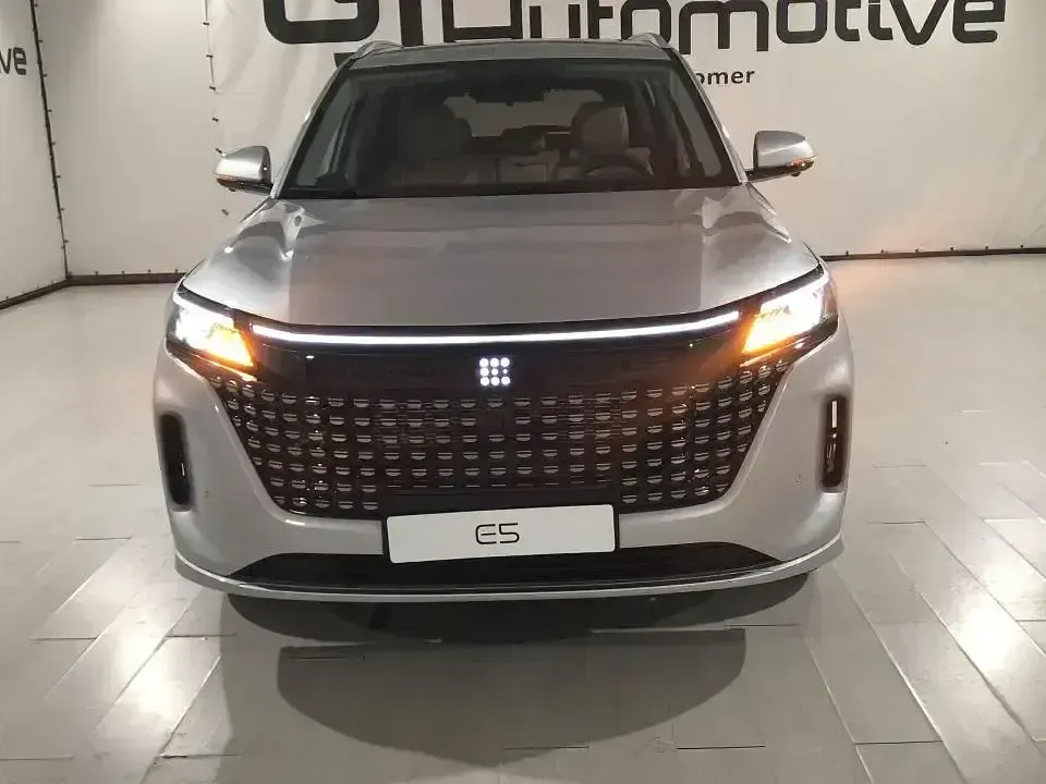 Nuevo DFSK E5 217 CV (159 kW) 2025 Gris SUV