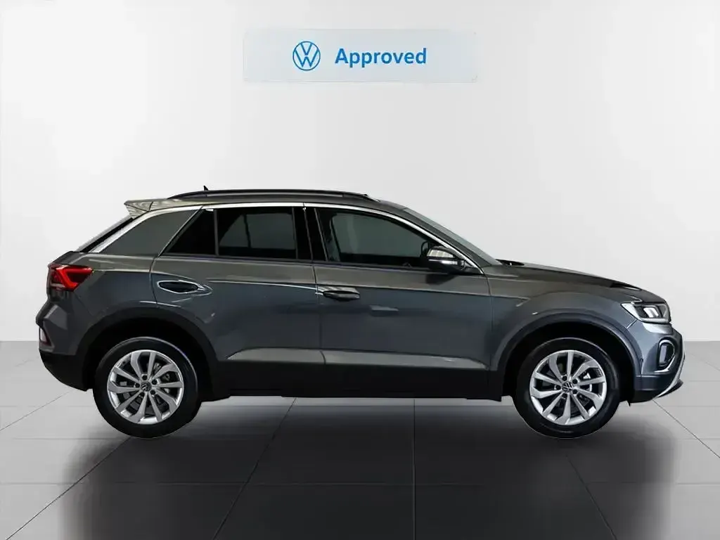 Usado VW T-Roc Life 150 CV (110 kW) 2023 Gris SUV