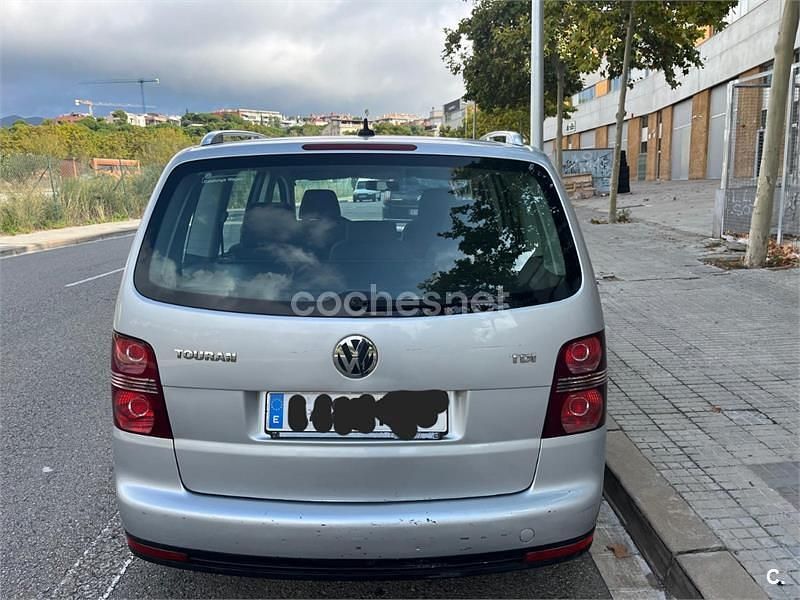 Usado VW Touran 105 CV (77 kW) 2008 Gris / plata Monovolumen