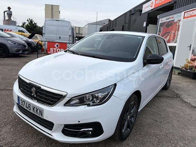Usado Peugeot 308 Allure 130 CV (95 kW) 2018 Blanco Berlina