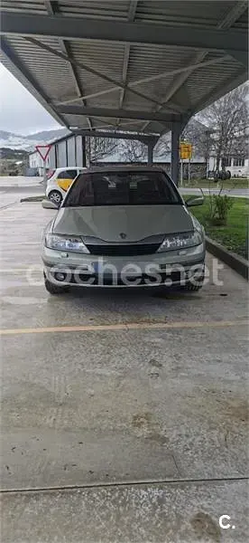 Usado Renault Laguna II Privilege 137 CV (100 kW) 2004 Beige Berlina