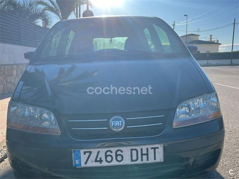 Usado Fiat Idea Dynamic 70 CV (51 kW) 2005 Negro Monovolumen