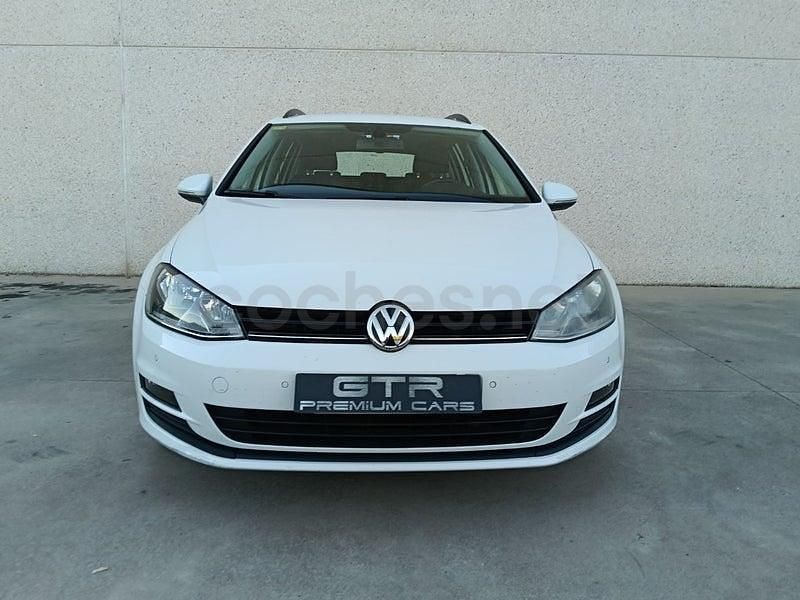 Usado VW Golf VII Advance 105 CV (77 kW) 2014 Blanco Familiar