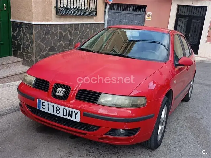 Usado Seat Leon Stella 110 CV (80 kW) 2005 Rojo Utilitario