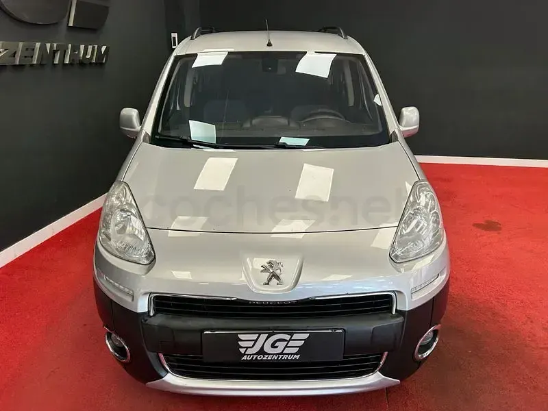Usado Peugeot Partner Tepee Outdoor 115 CV (84 kW) 2014 Gris / plata Monovolumen