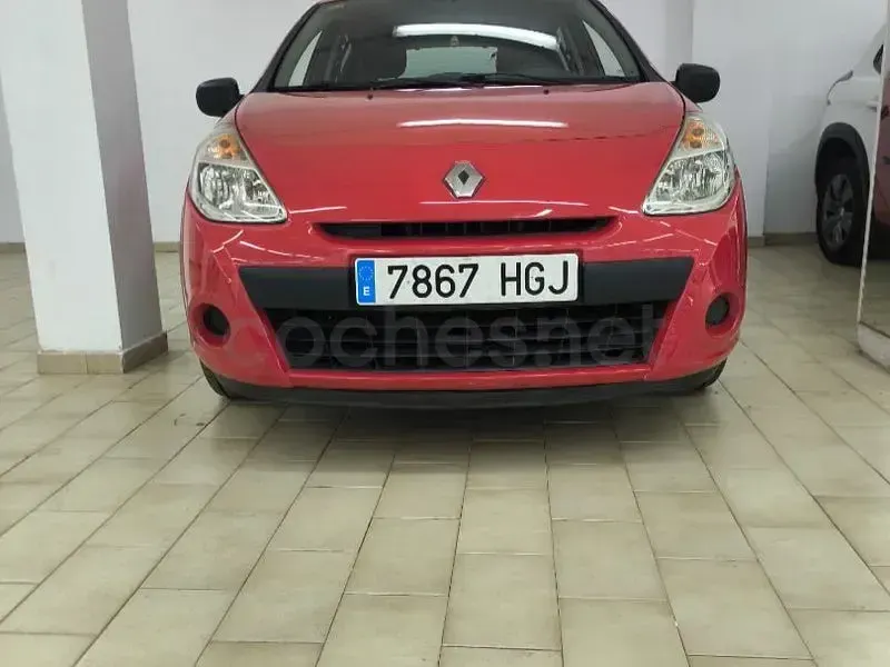 Usado Renault Clio II 75 CV (55 kW) 2011 Granate Berlina