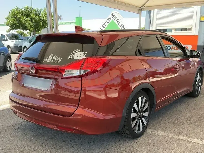 Usado Honda Civic Elegance 120 CV (88 kW) 2015 Rojo Familiar