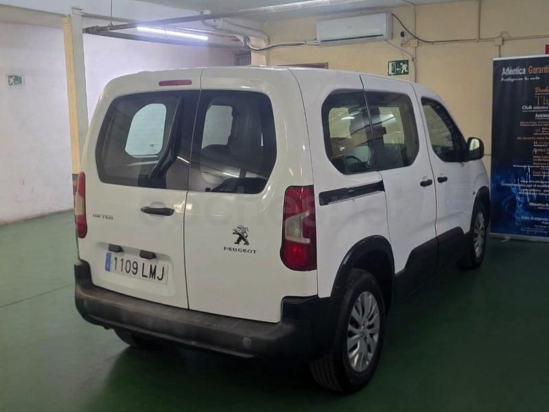 Usado Peugeot Rifter Active 100 CV (73 kW) 2021 Blanco Monovolumen