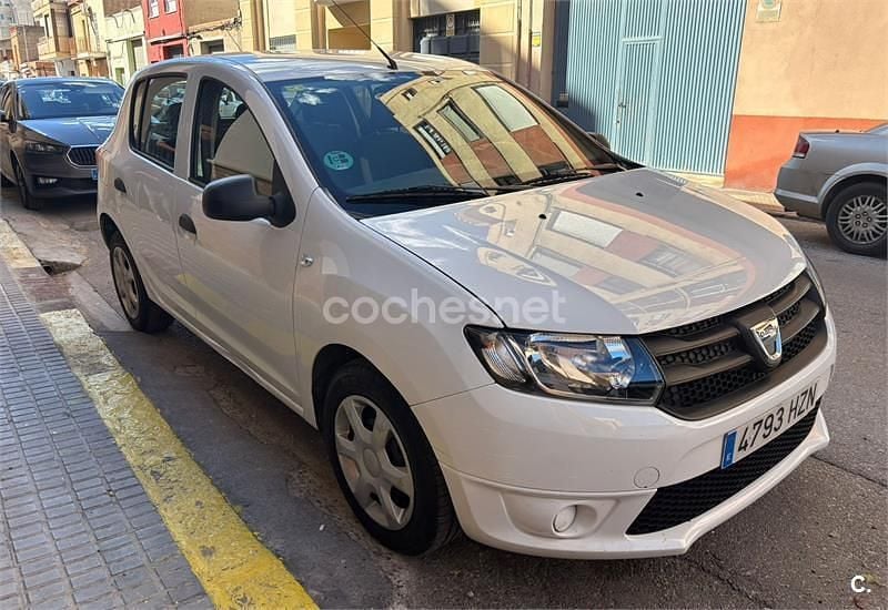 Usado Dacia Sandero Lauréate 75 CV (55 kW) 2014 Blanco Berlina