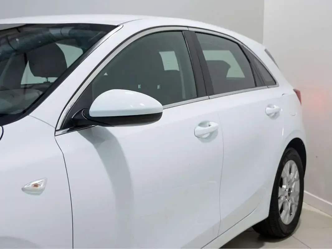 Usado Kia Ceed 136 CV (100 kW) 2022 Blanco Utilitario