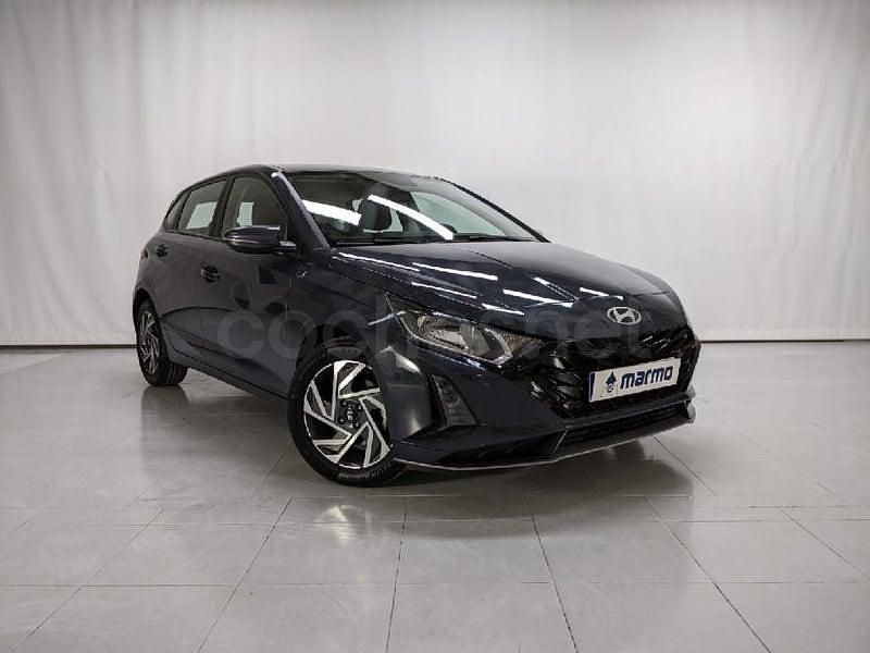 Gris / plata Usado 2025 Hyundai i20 Berlina | 18.990 € (Precio justo) - Imagen 1/4