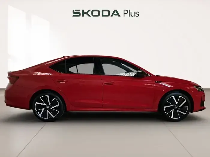 Usado Skoda Octavia 150 CV (110 kW) 2025 Rojo