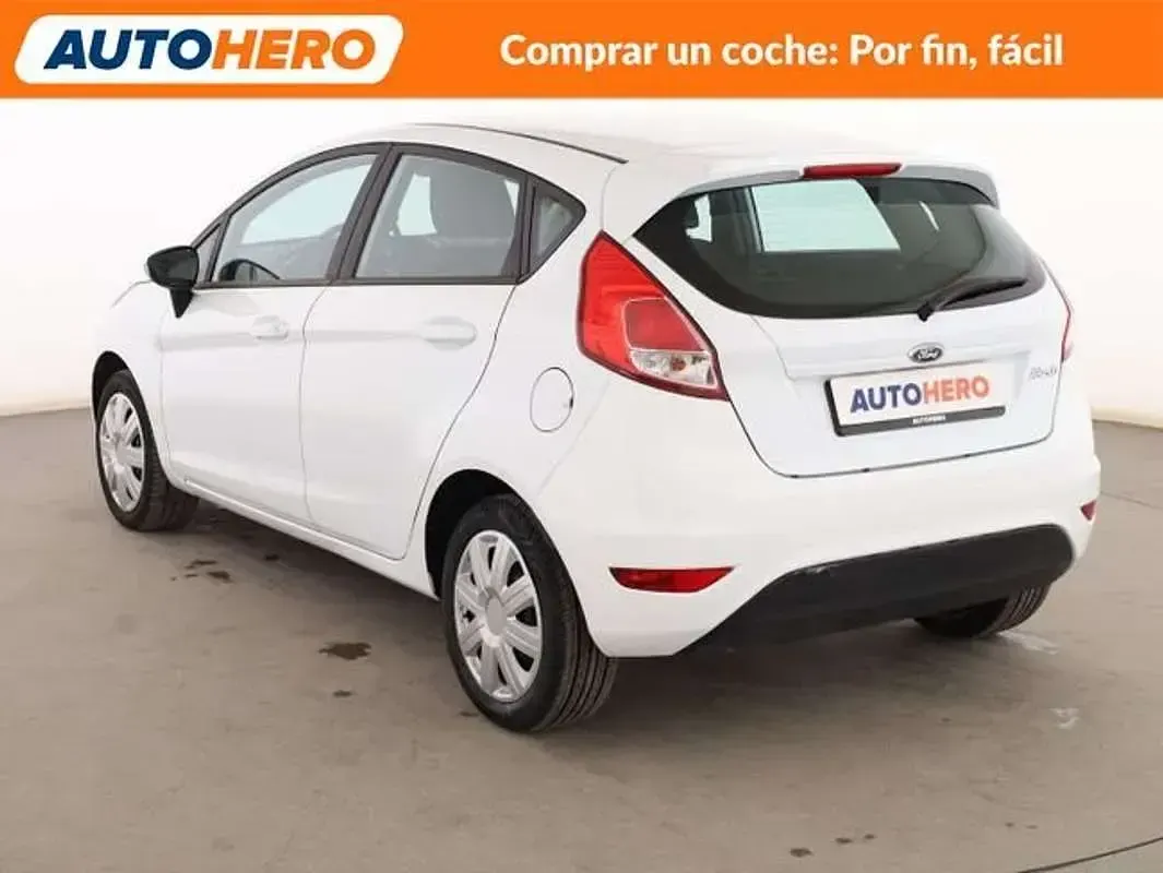 Usado Ford Fiesta Trend 82 CV (60 kW) 2015 Blanco Utilitario