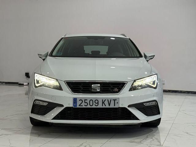 Usado Seat Leon FR 150 CV (110 kW) 2019 Blanco Familiar