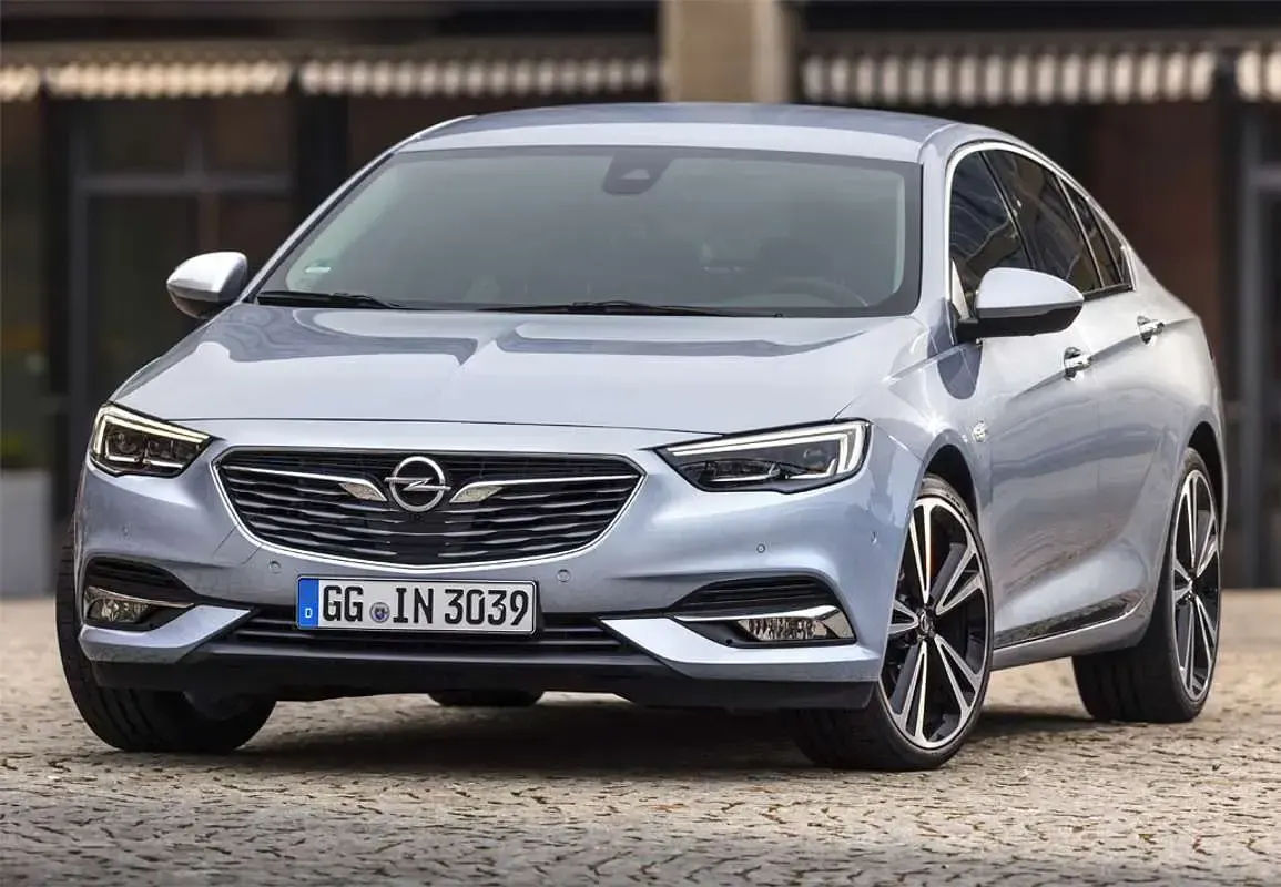 Usado Opel Insignia GS Line 174 CV (127 kW) 2022 Gris Berlina