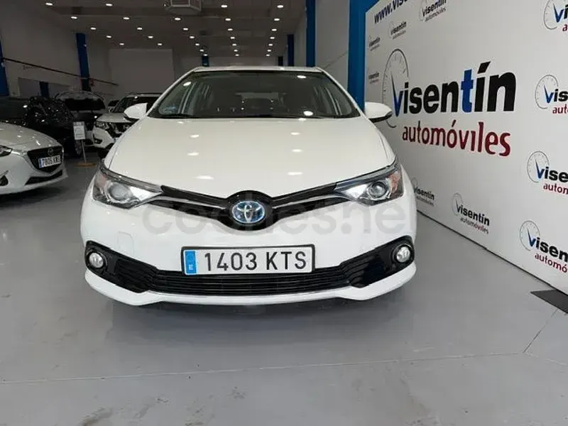 Usado Toyota Auris Hybrid Business Edition 136 CV (100 kW) 2019 Blanco Berlina