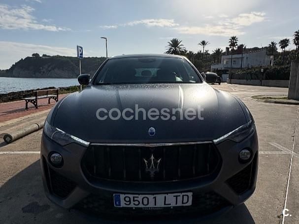 Usado Maserati Levante 430 CV (316 kW) 2020 Gris / plata SUV