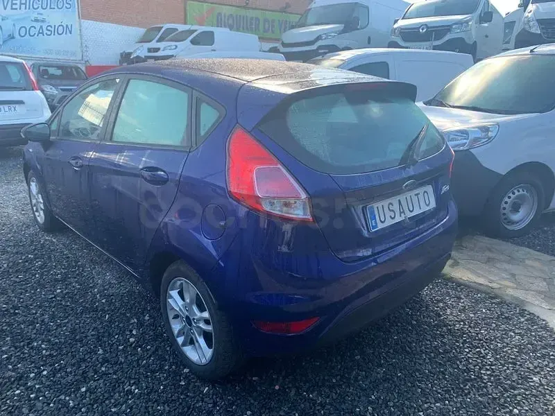 Usado Ford Fiesta Trend 82 CV (60 kW) 2017 Azul Utilitario