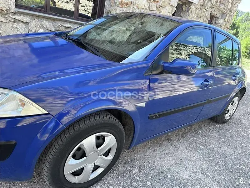 Usado Renault Mégane Privilege 80 CV (58 kW) 2004 Azul Berlina