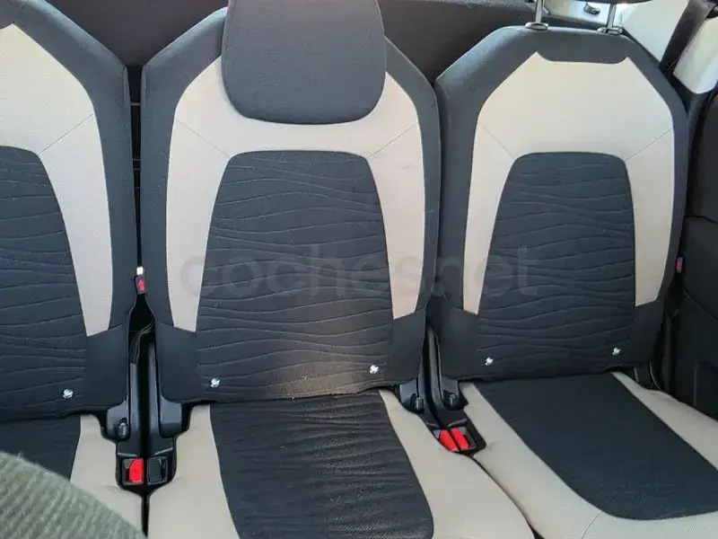 Usado Citroën C4 Feel 150 CV (110 kW) 2016 Rojo Berlina