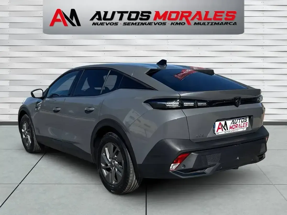 Usado Peugeot 408 Allure 131 CV (96 kW) 2024 Gris Berlina