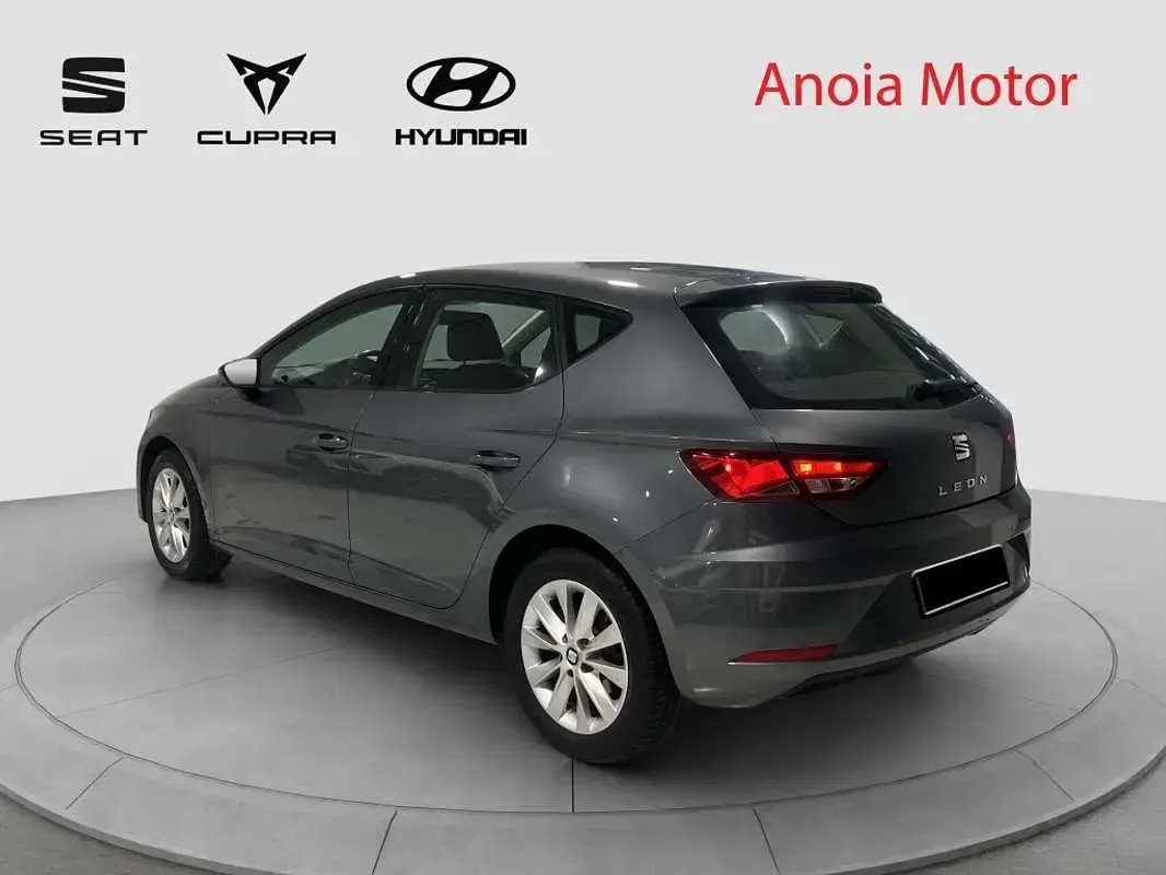 Begagnad Seat Leon Style 125 HK (91 kW) 2018 Grå Halvkombi