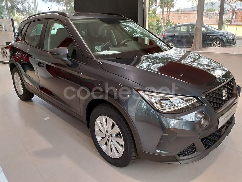 Gris / plata Nuevo 2025 Seat Arona Style SUV | 21.500 € - Imagen 1/4