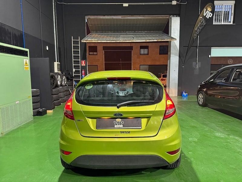 Usado Ford Fiesta Trend 68 CV (50 kW) 2009 Verde Berlina
