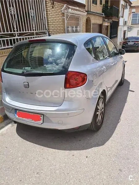 Usado Seat Altea Ecomotive 105 CV (77 kW) 2010 Gris / plata Monovolumen