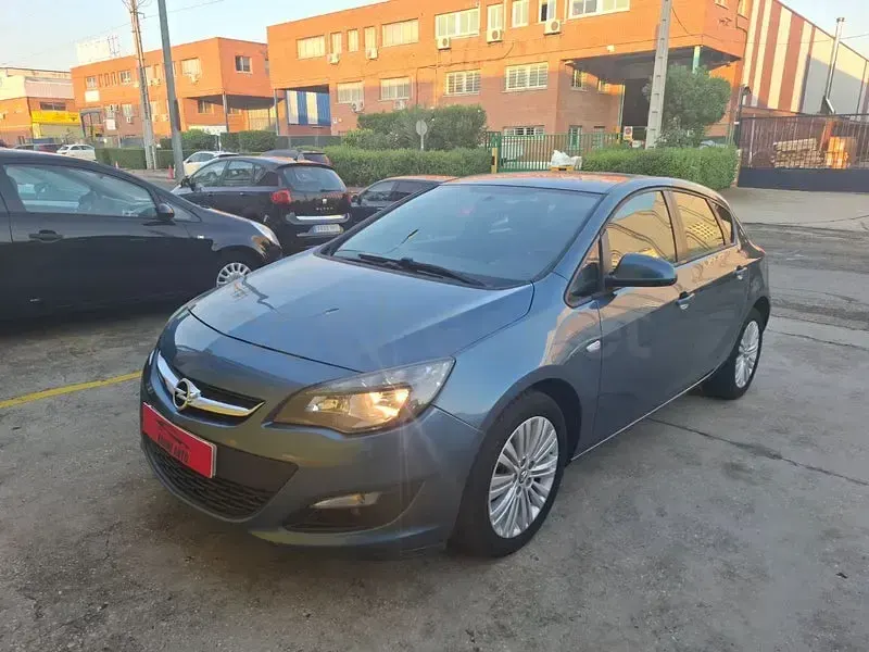Usado Opel Astra Selective 110 CV (80 kW) 2016 Azul Berlina