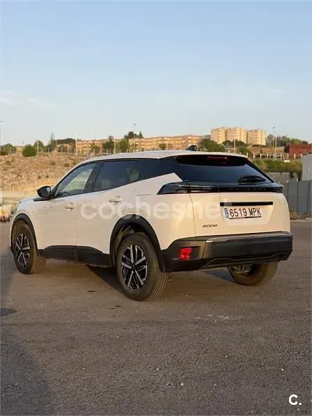 Usado Peugeot 2008 Active 100 CV (73 kW) 2024 Blanco SUV