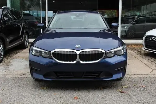Usado BMW 318 151 CV (111 kW) 2020 Azul Familiar