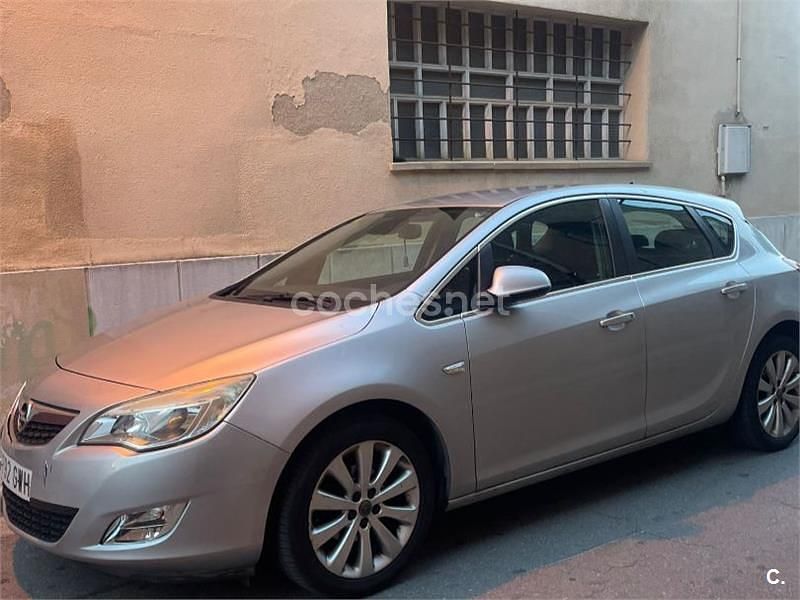 Usado Opel Astra Sport 115 CV (84 kW) 2010 Blanco Berlina