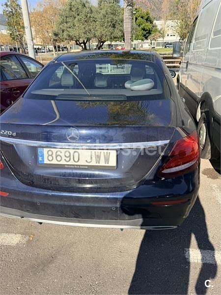 Usado Mercedes E220 194 CV (142 kW) 2017 Azul Berlina