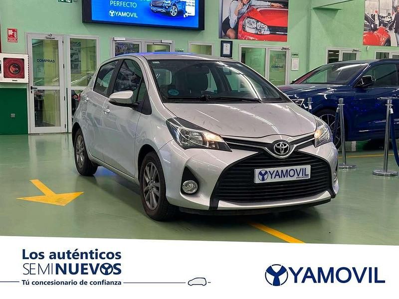 Plateado Usado 2017 Toyota Yaris Active Utilitario | 10.450 € (Precio justo) - Imagen 1/4