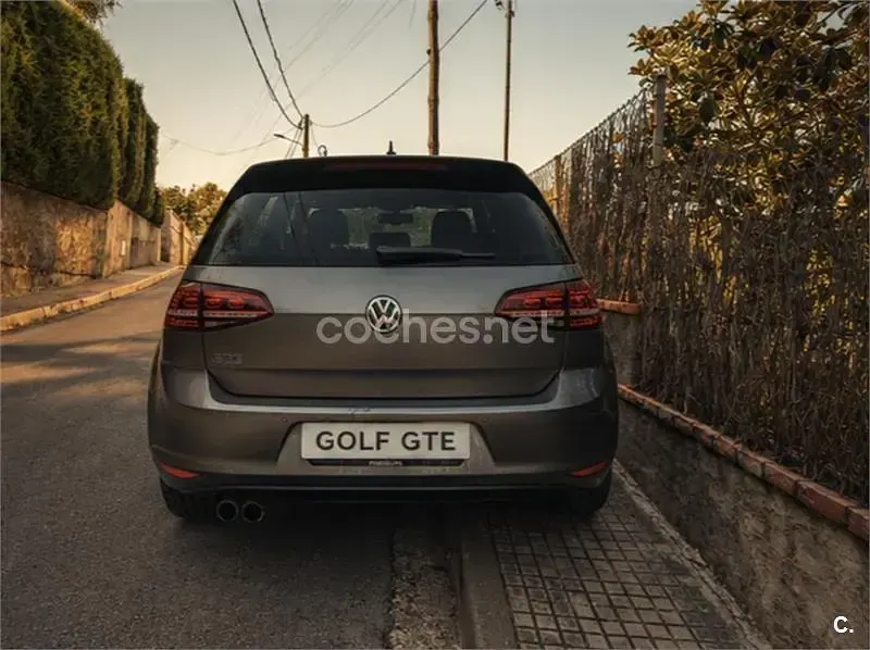Usado VW Golf VII GTE 204 CV (150 kW) 2016 Gris / plata Berlina