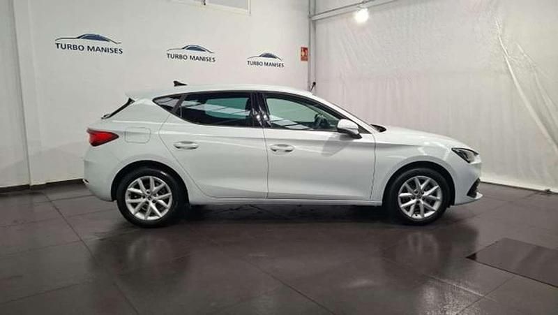 Usado Seat Leon Style 116 CV (85 kW) 2021 Blanco Utilitario