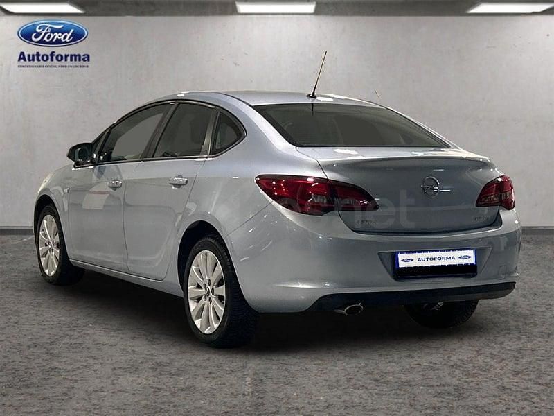 Usado Opel Astra Elegance 140 CV (102 kW) 2016 Gris / plata Berlina