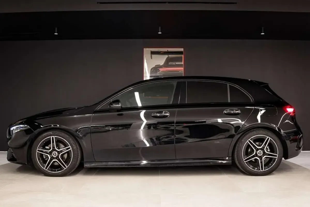 Usado Mercedes A200 Advanced 150 CV (110 kW) 2025 Negro Utilitario