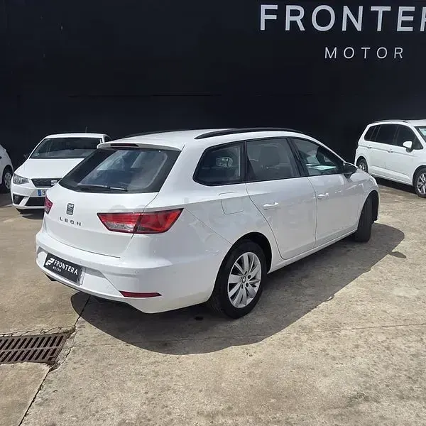 Usado Seat Leon Reference 115 CV (84 kW) 2019 Blanco Familiar