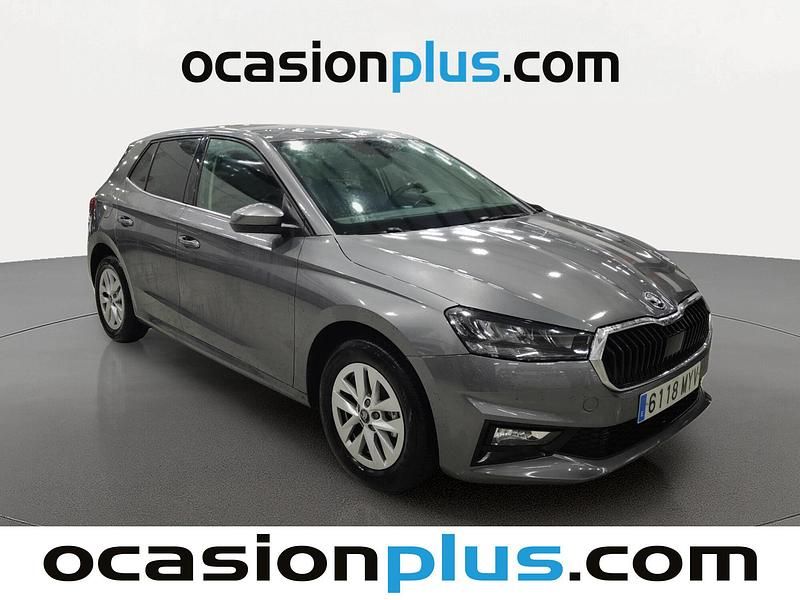 Usado Skoda Fabia Selection 95 CV (69 kW) 2025 Gris Berlina