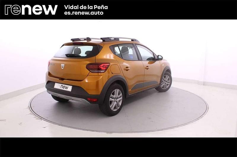 Usado Dacia Sandero Comfort 91 CV (66 kW) 2021 Naranja Utilitario