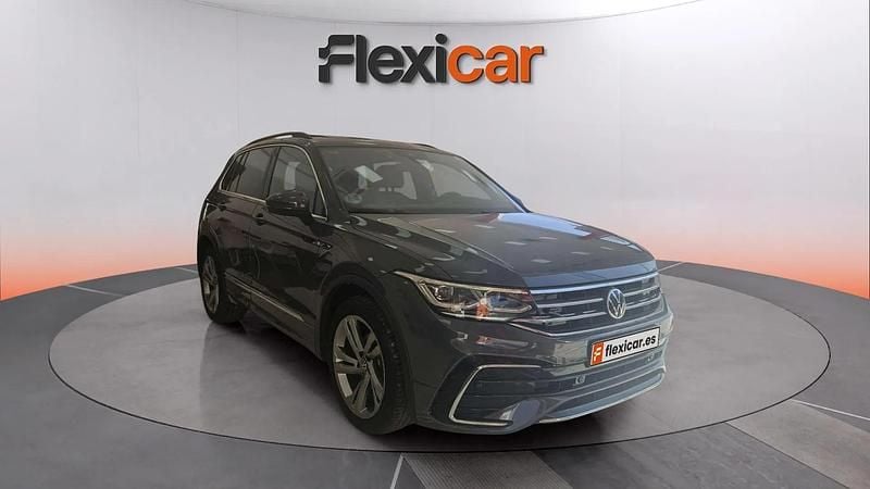 Usado VW Tiguan R-line 150 CV (110 kW) 2021 Gris SUV
