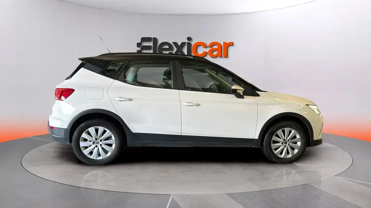Usado Seat Arona Style 110 CV (80 kW) 2023 Blanco SUV