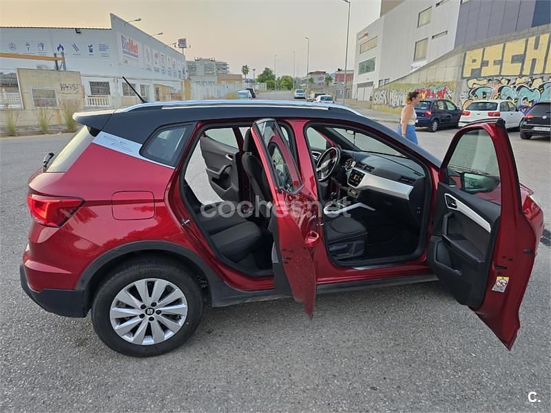Usado Seat Arona Ecomotive 95 CV (69 kW) 2017 Rojo SUV