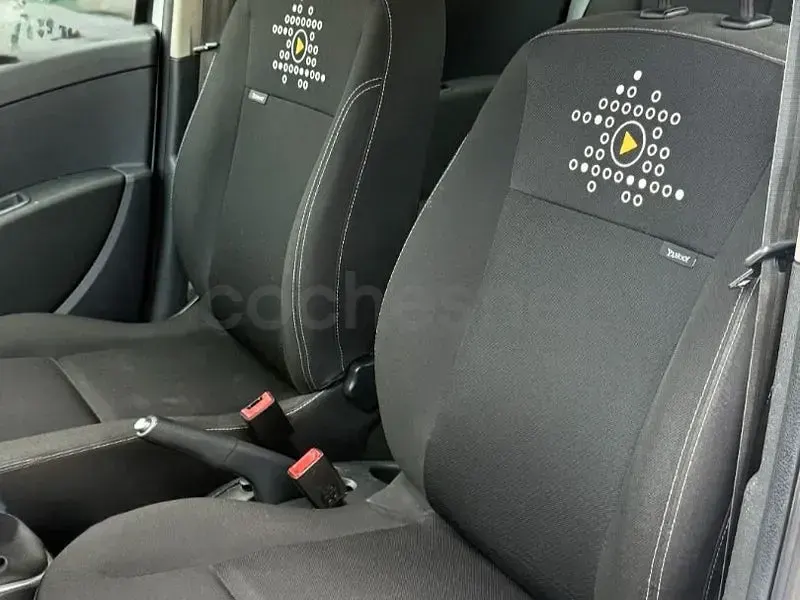 Usado Renault Clio IV 75 CV (55 kW) 2012 Blanco Berlina