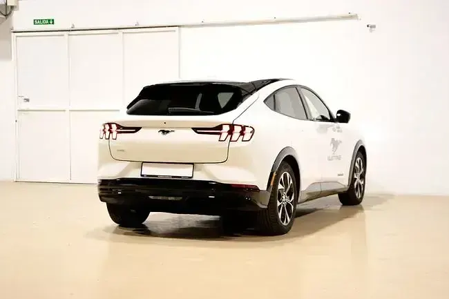 Usado Ford Mustang Mach-E Extended Range 258 kW (351 CV) 2023 Blanco SUV