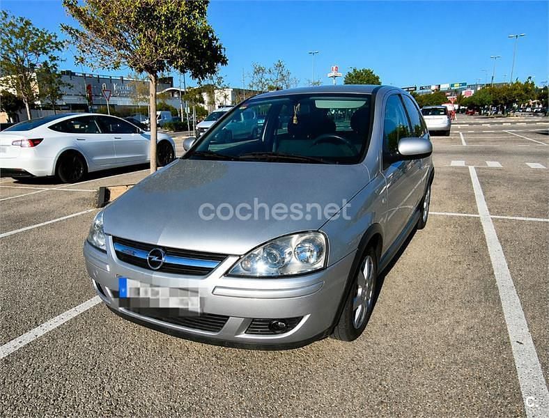 Usado Opel Corsa Enjoy 80 CV (58 kW) 2006 Gris / plata Utilitario